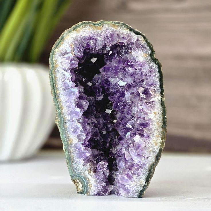 Natural Rocks, Geodes & Crystal Clusters